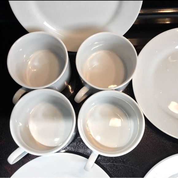 ✨HOST PICK✨ Vintage Stylish Cool Wicker Picnic Basket Dish Set - Never Used 🧺✨ - Picture 5 of 14